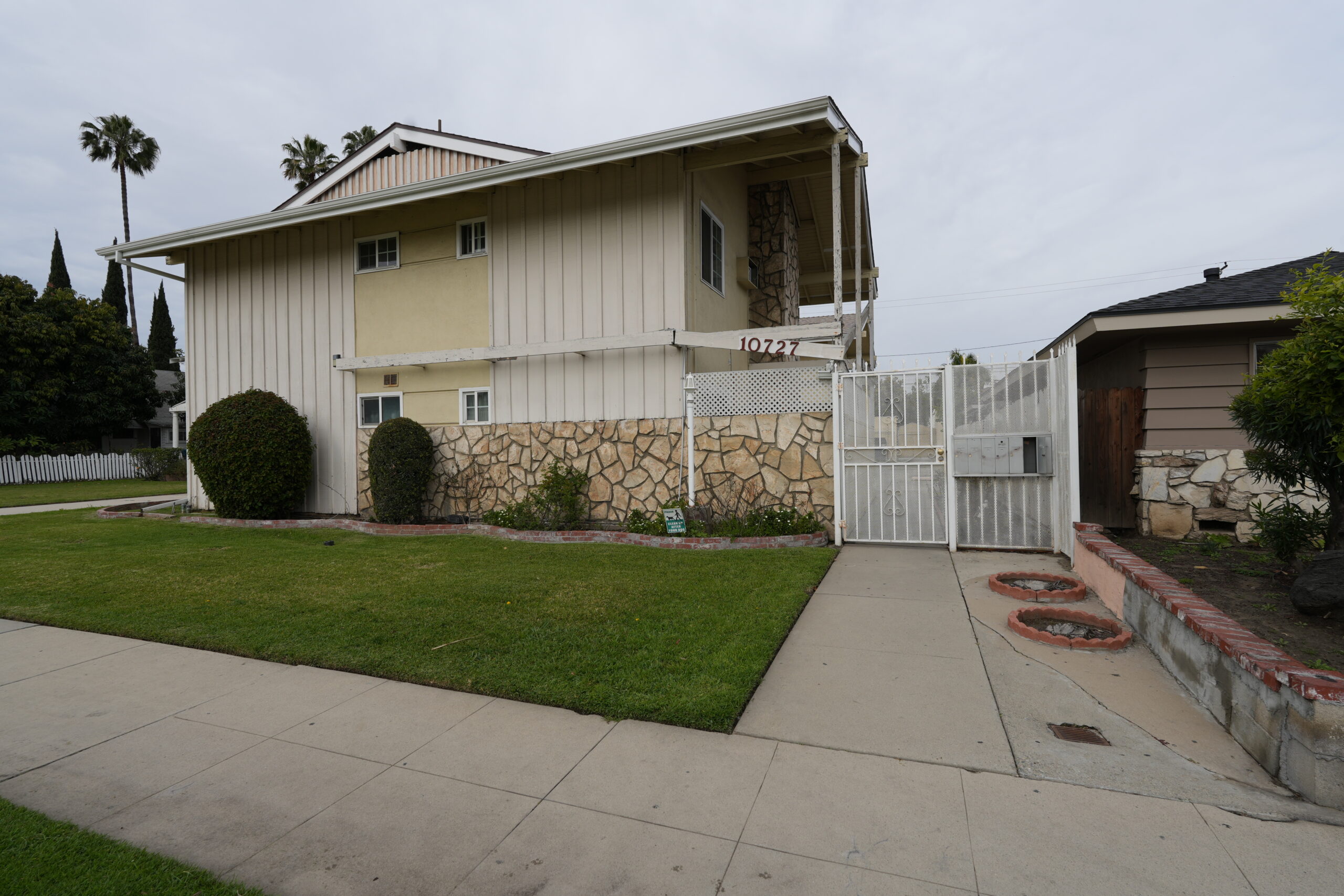 10727 La Reina Ave – #1 Downey, CA 90241