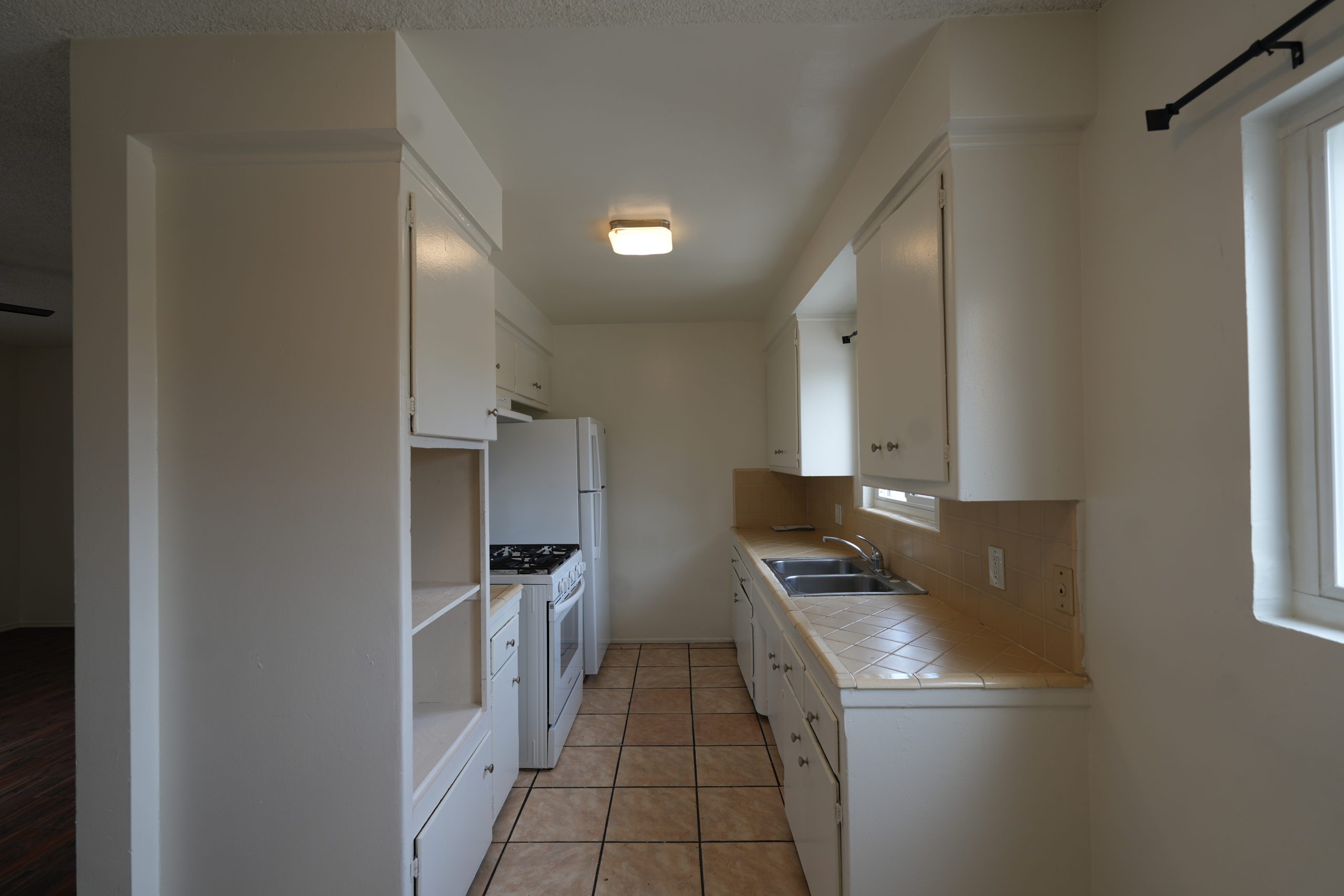 11915 Manor Drive – #C Hawthorne, CA 90250