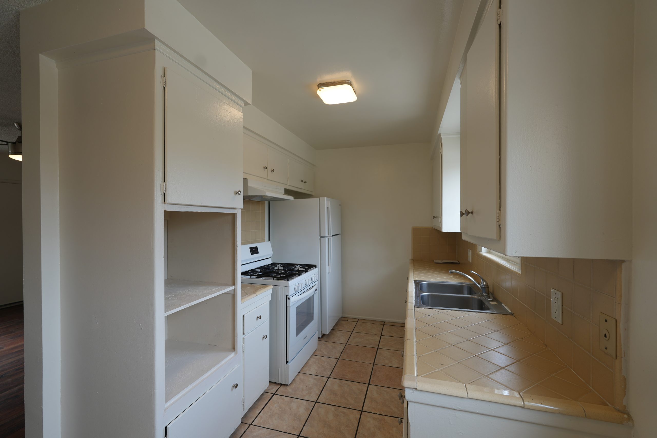 11915 Manor Drive – #C Hawthorne, CA 90250