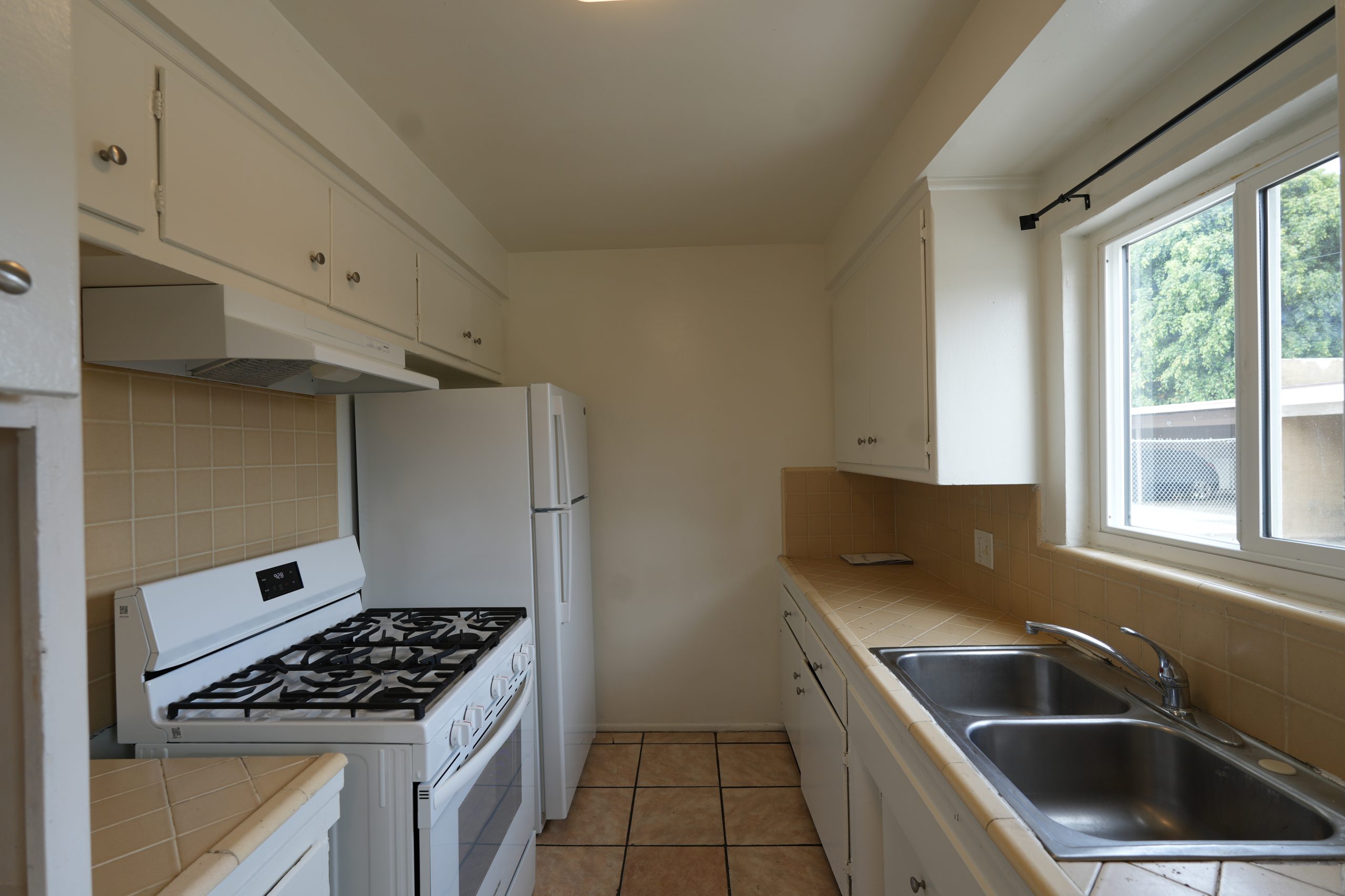 11915 Manor Drive – #C Hawthorne, CA 90250