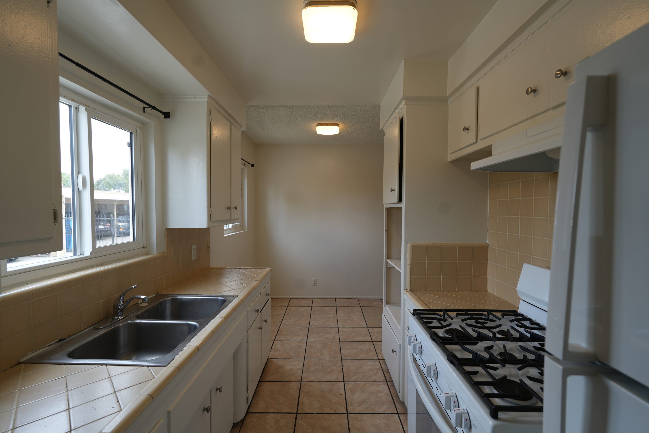 11915 Manor Drive – #C Hawthorne, CA 90250