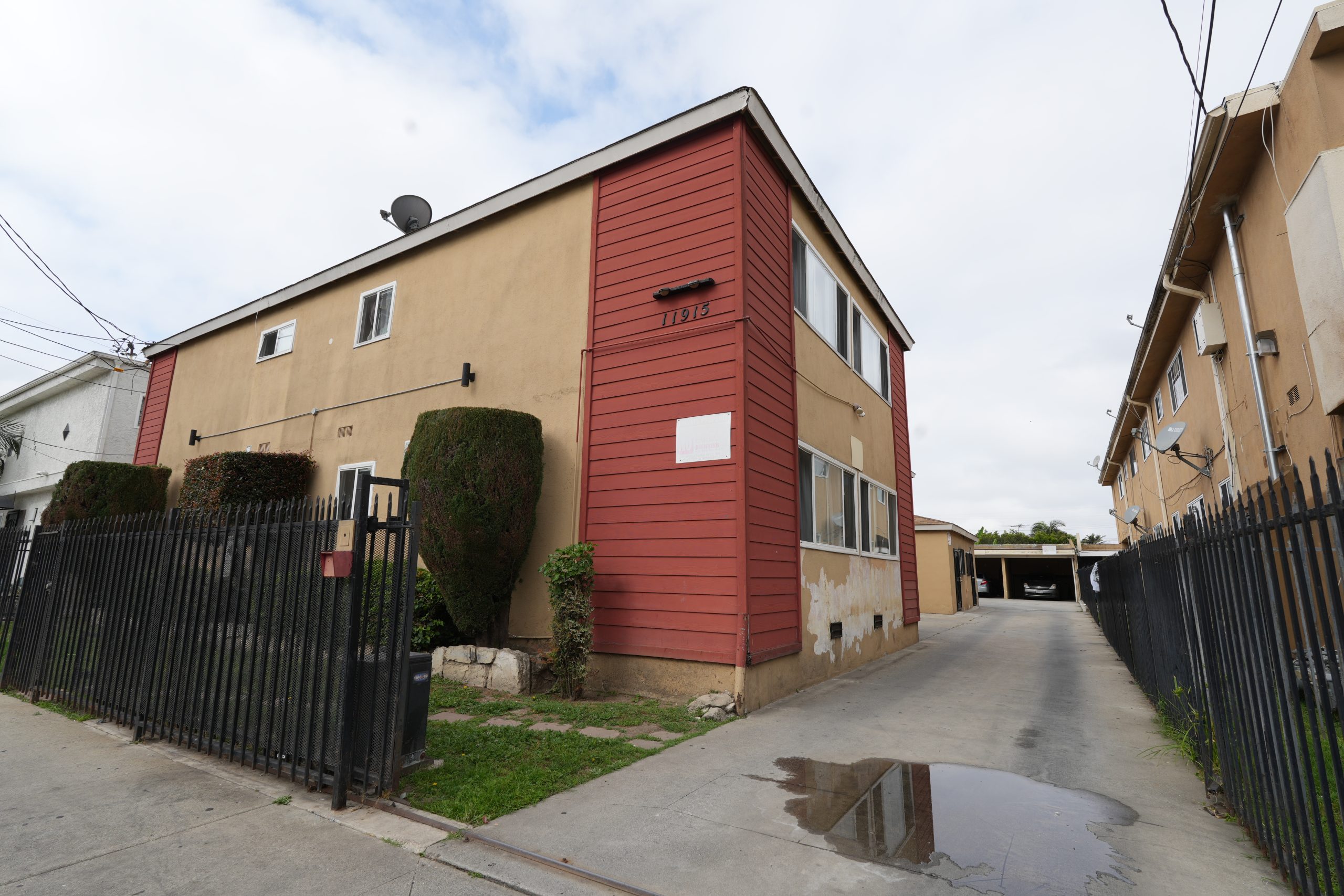 11915 Manor Drive – #C Hawthorne, CA 90250