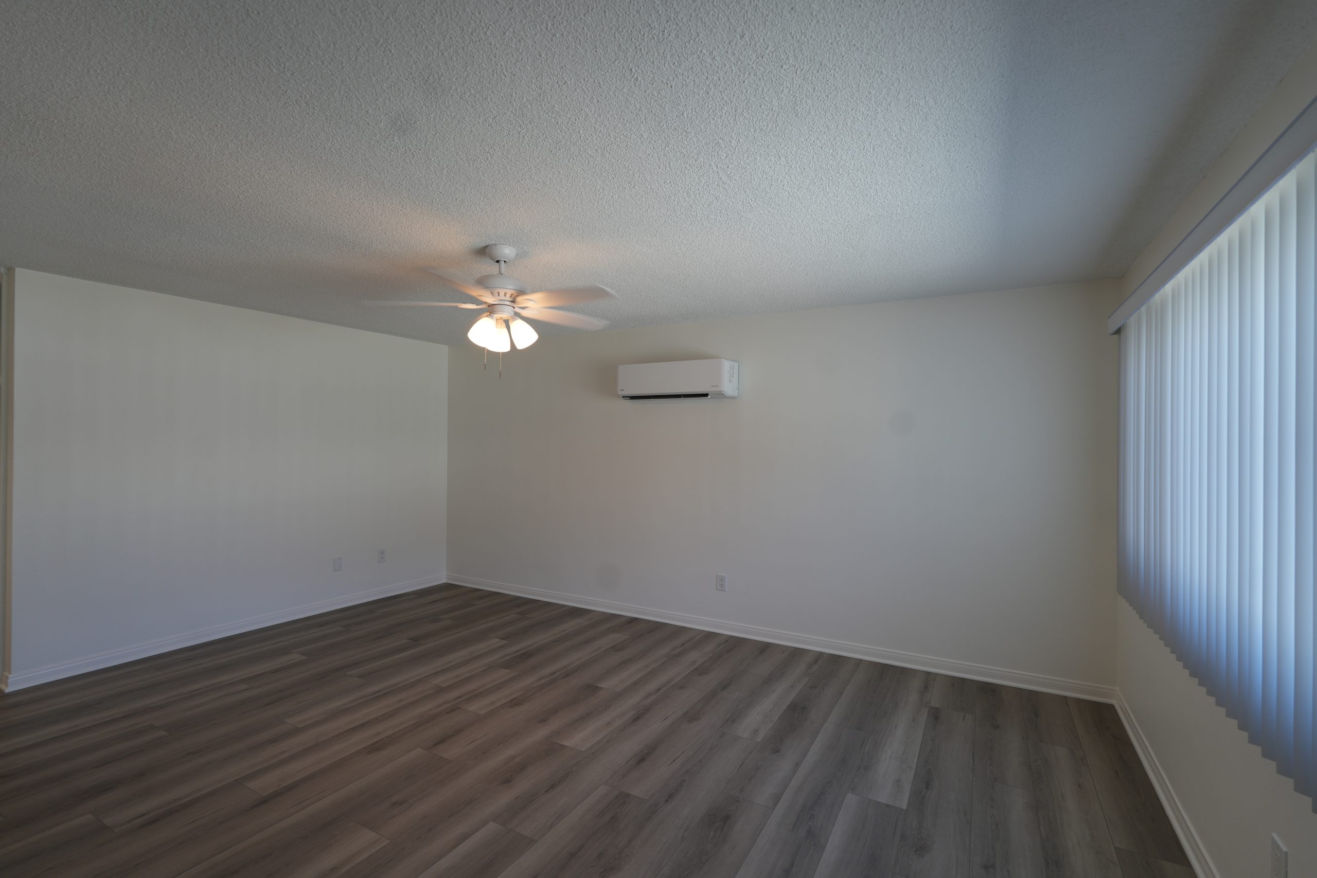 5201-1/2 E. Santa Ana Cudahy, CA 90201