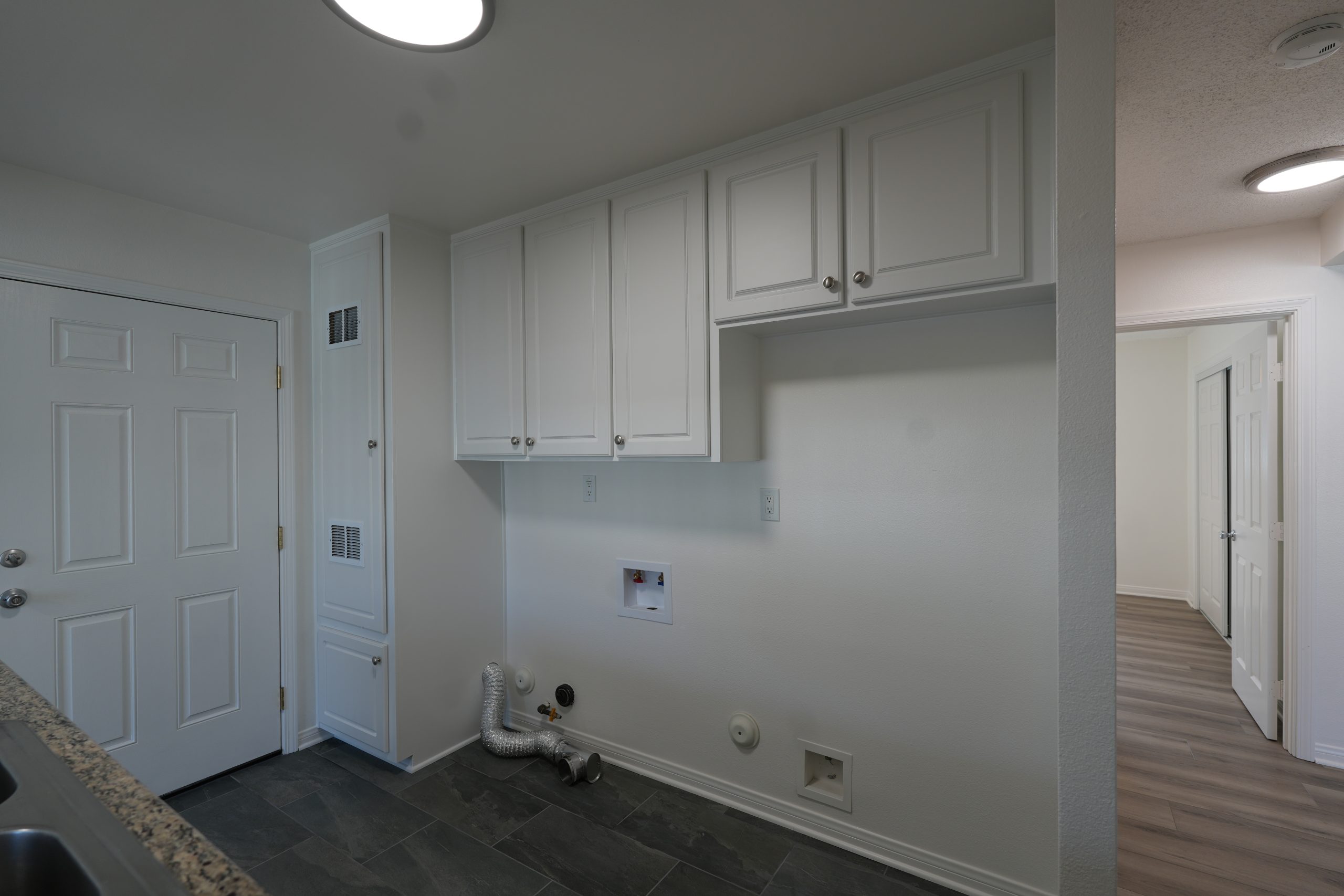5201-1/2 E. Santa Ana Cudahy, CA 90201