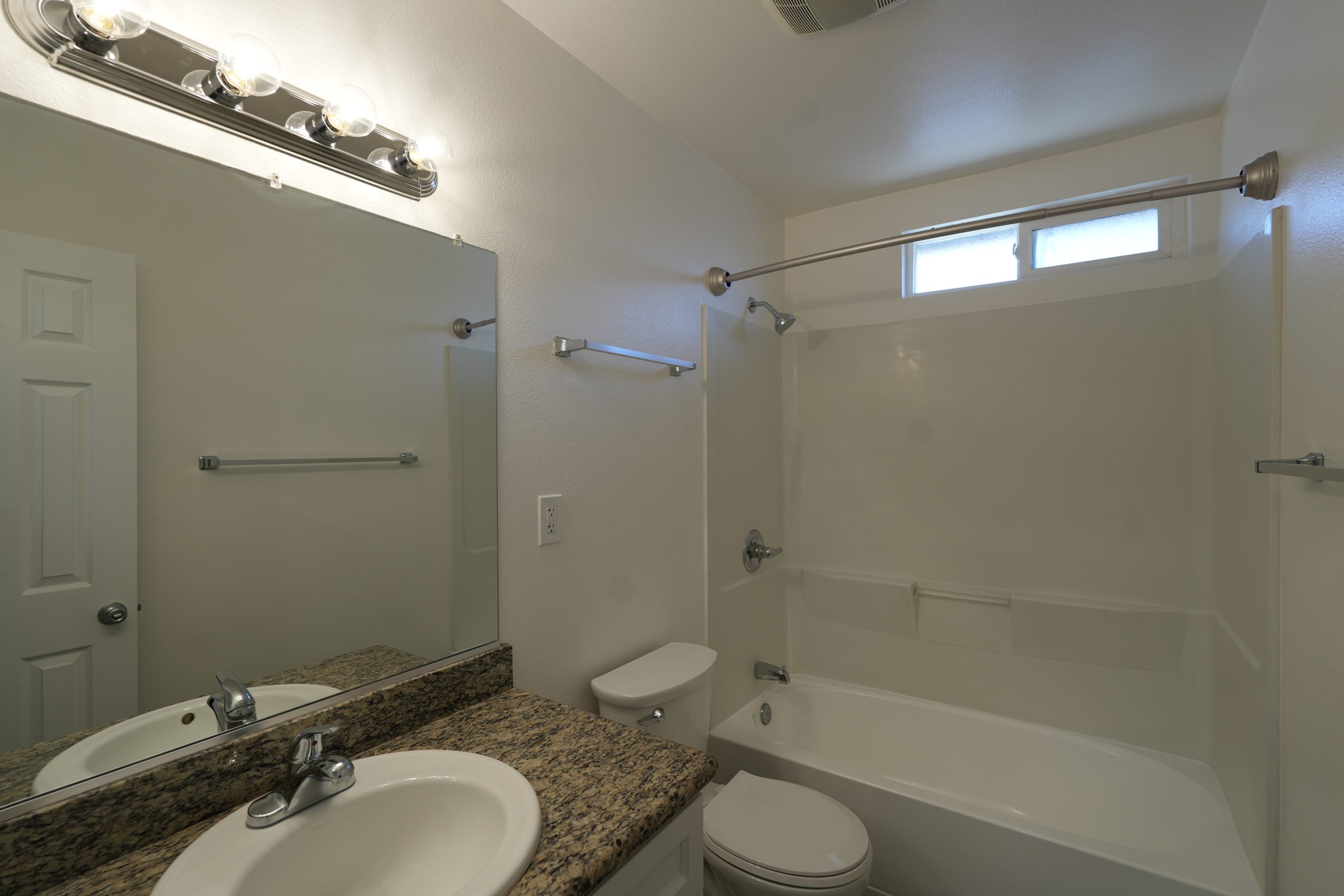 5201-1/2 E. Santa Ana Cudahy, CA 90201
