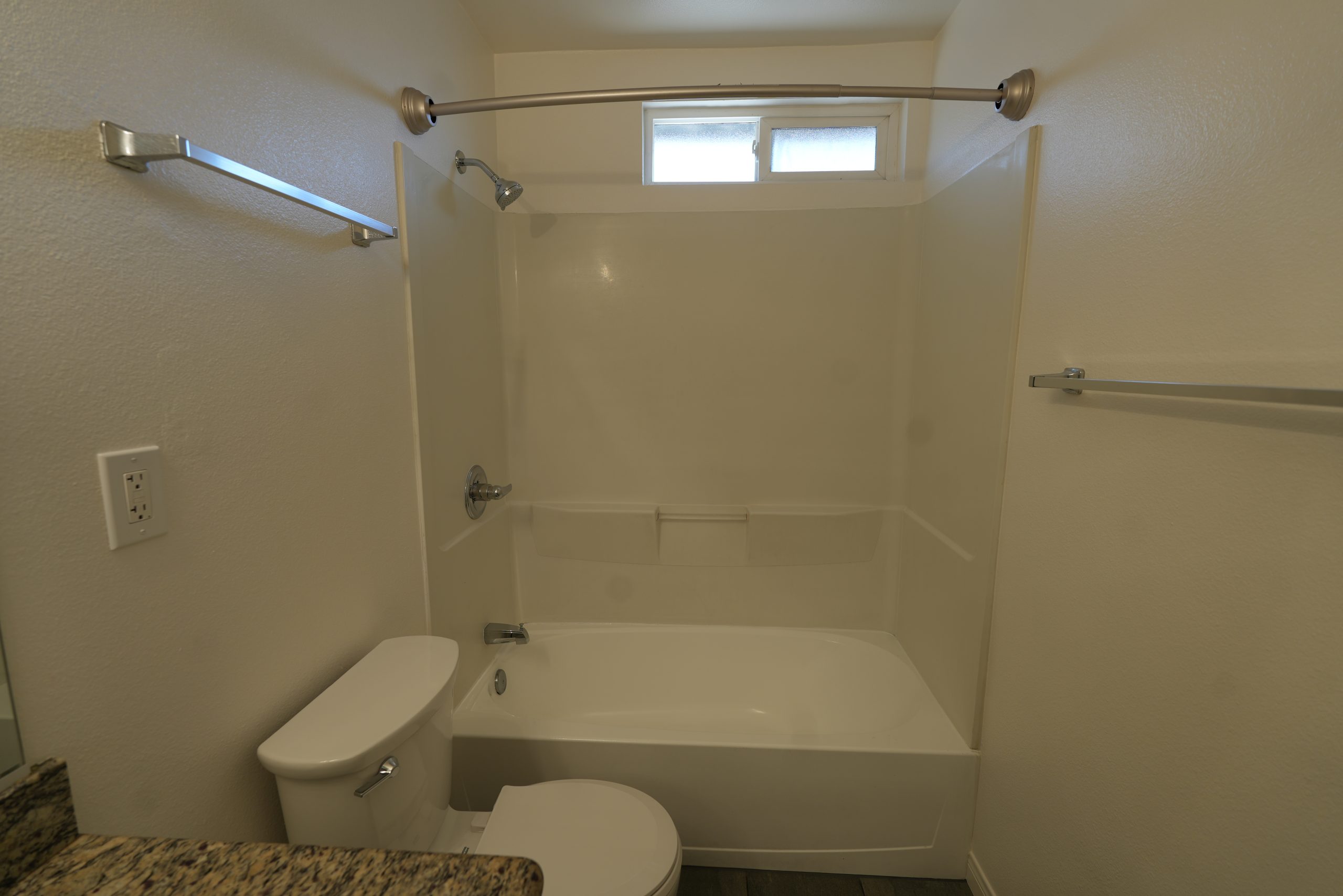 5201-1/2 E. Santa Ana Cudahy, CA 90201