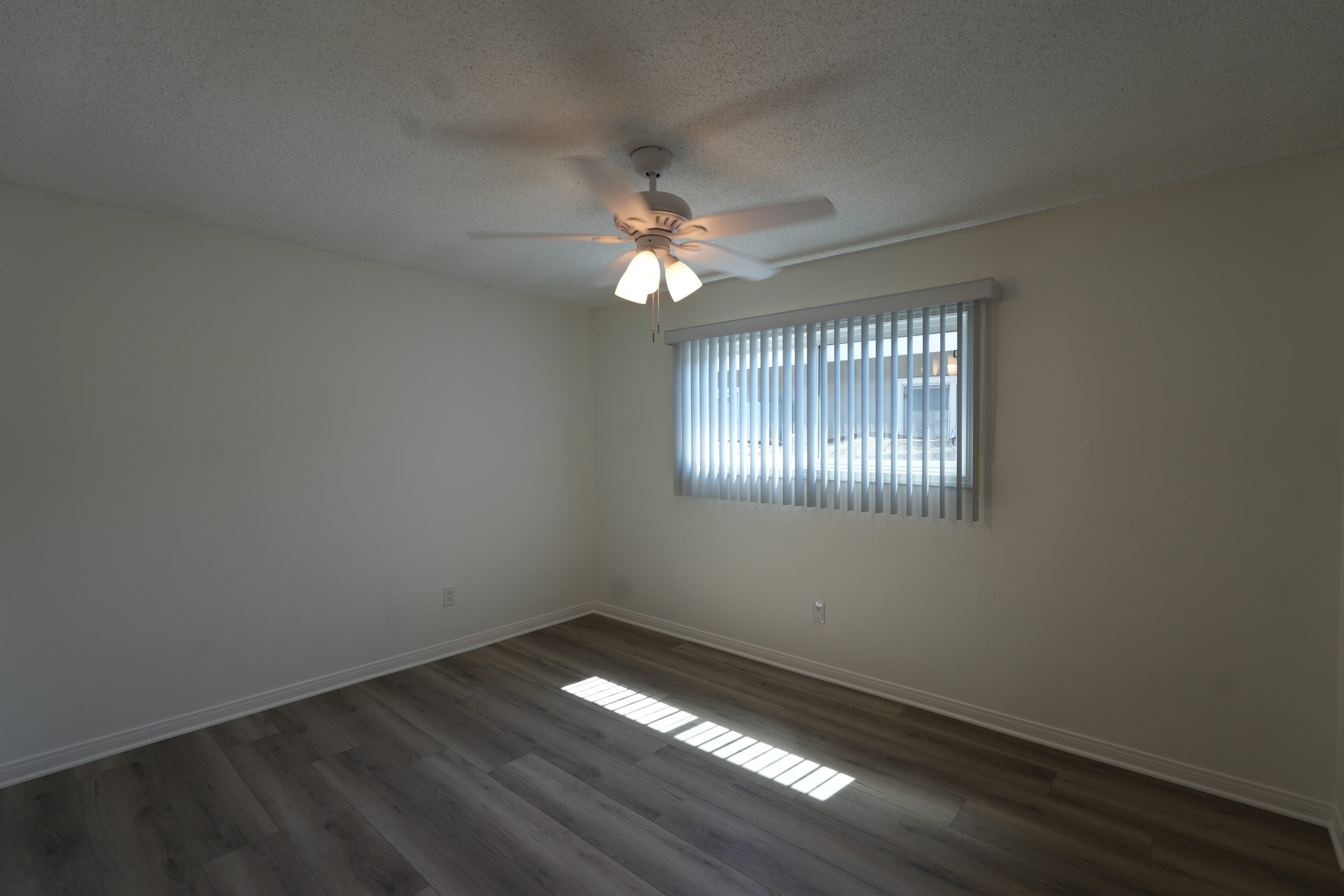 5201-1/2 E. Santa Ana Cudahy, CA 90201