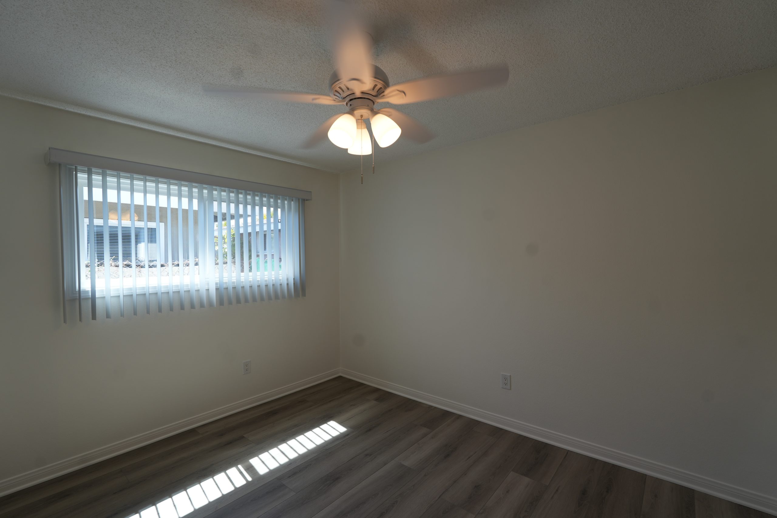 5201-1/2 E. Santa Ana Cudahy, CA 90201