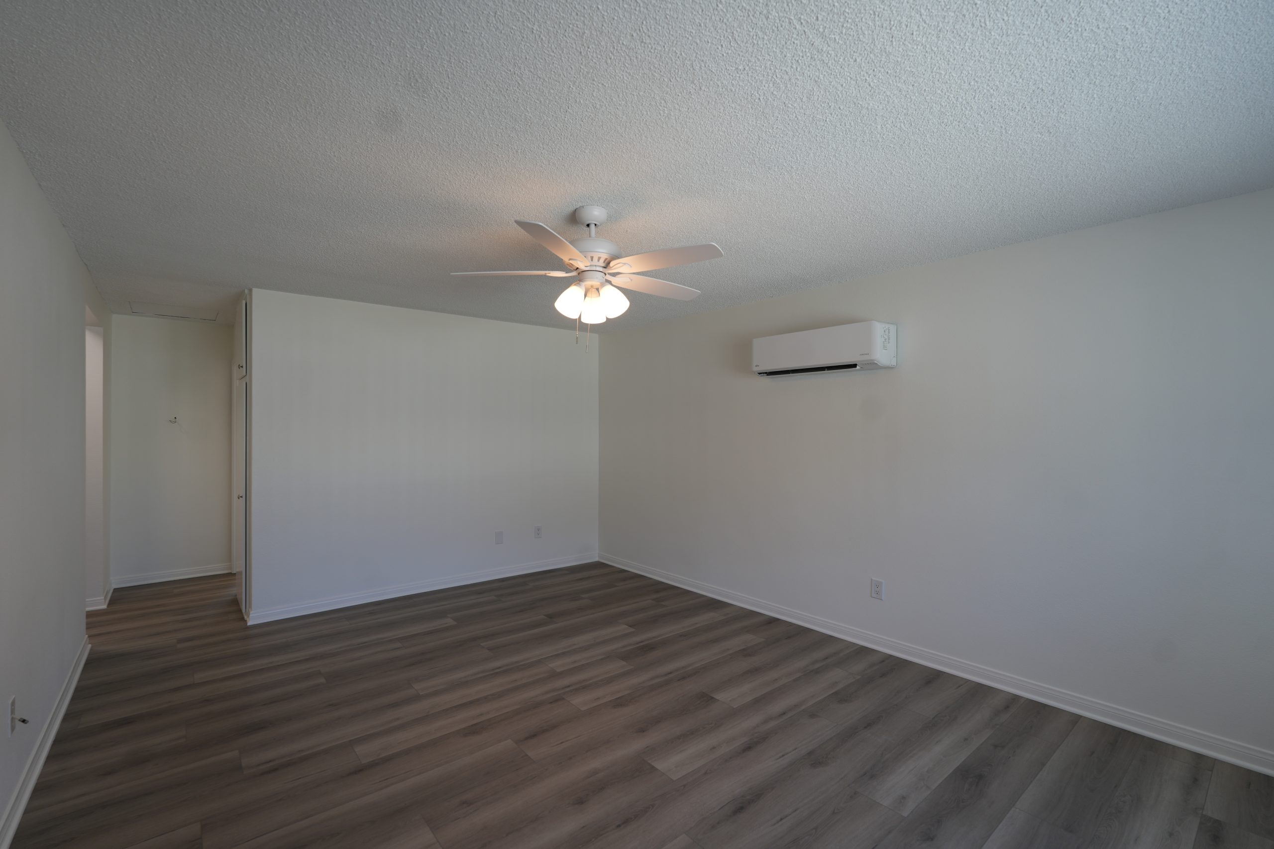 5201-1/2 E. Santa Ana Cudahy, CA 90201