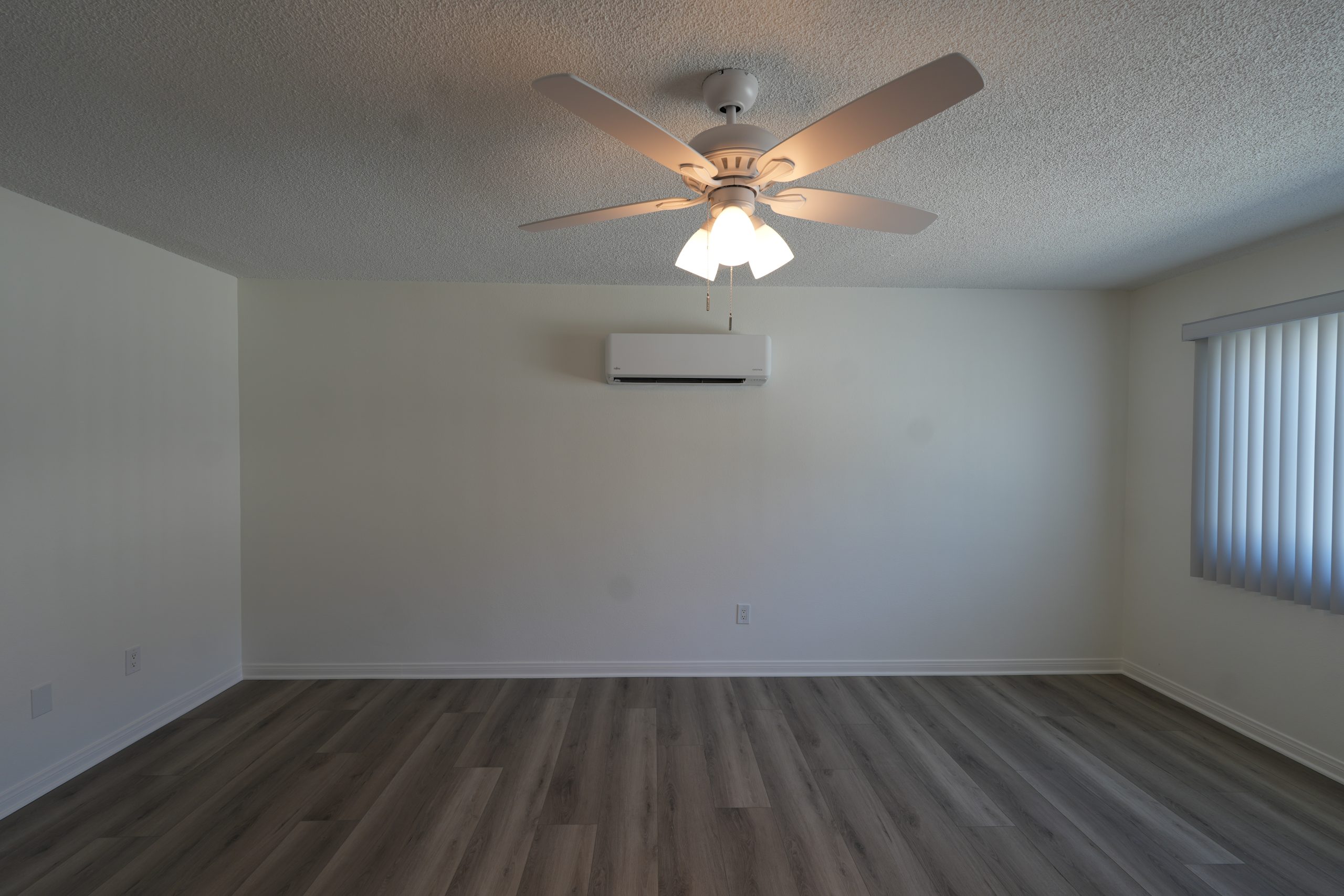 5201-1/2 E. Santa Ana Cudahy, CA 90201