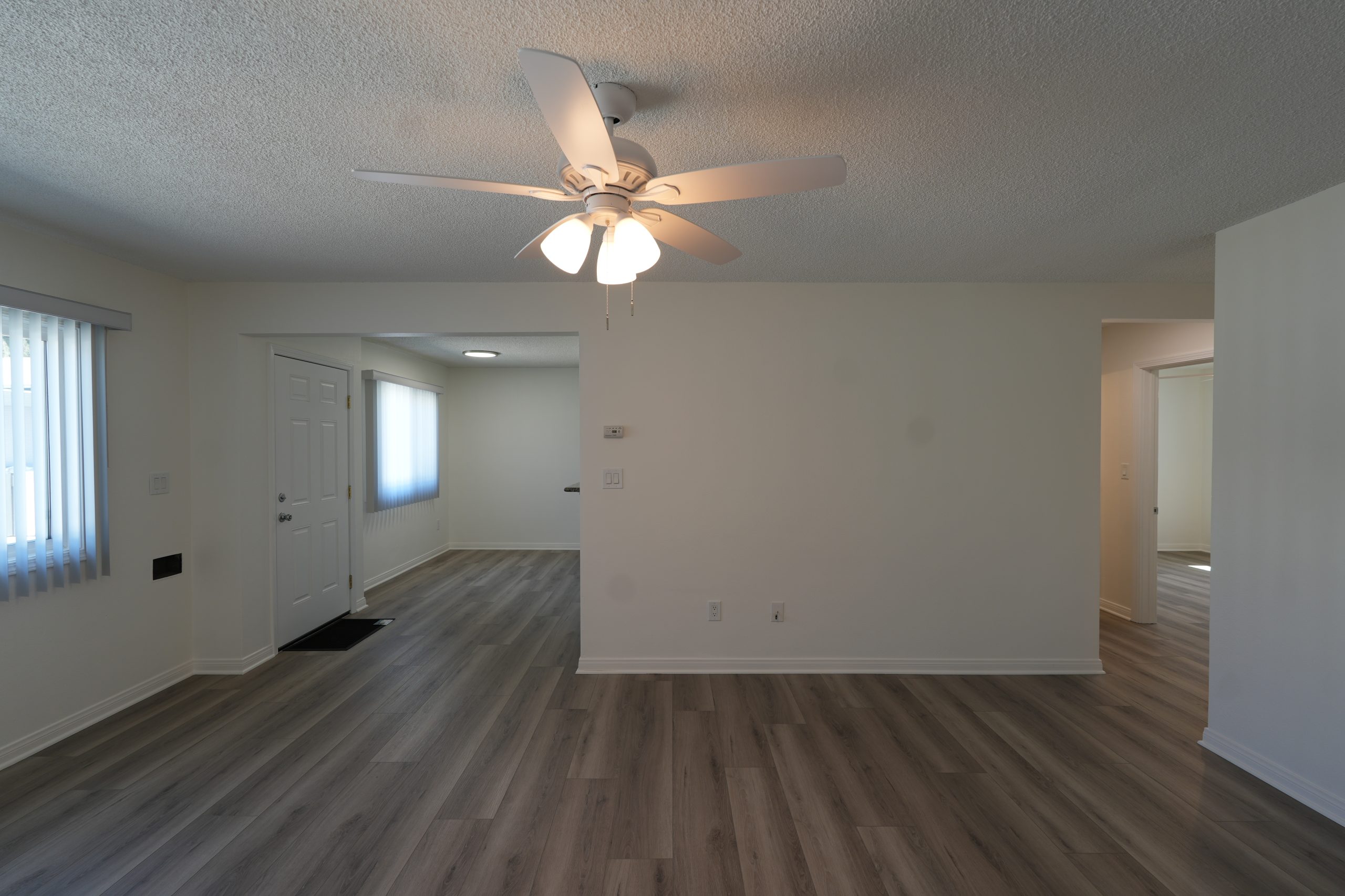 5201-1/2 E. Santa Ana Cudahy, CA 90201