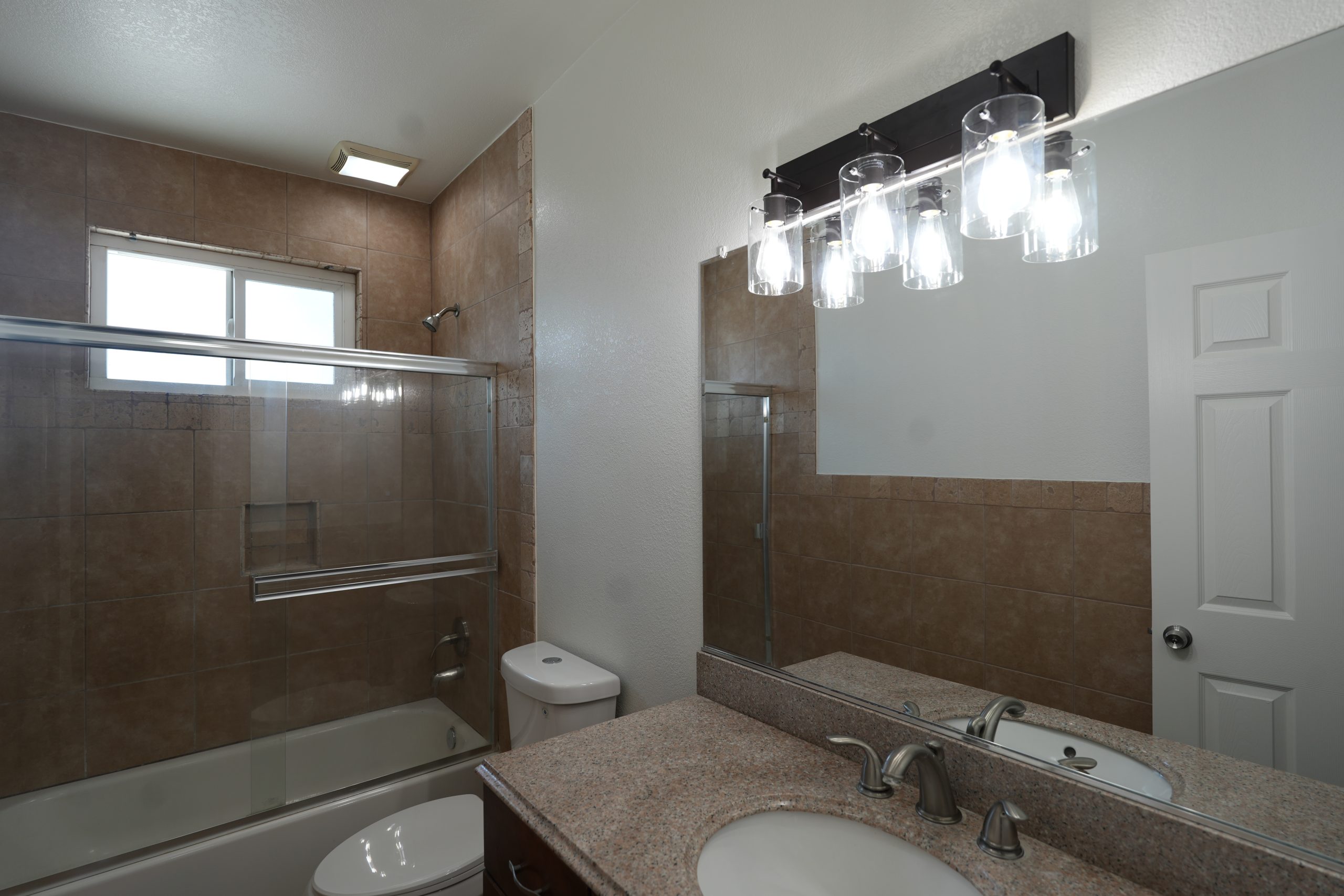 2828 EAST 70TH ST LONG BEACH, CA 90808