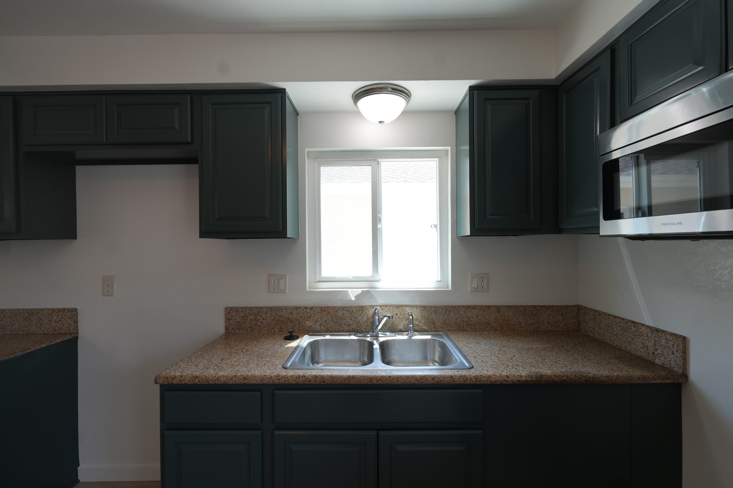 2828 EAST 70TH ST LONG BEACH, CA 90808