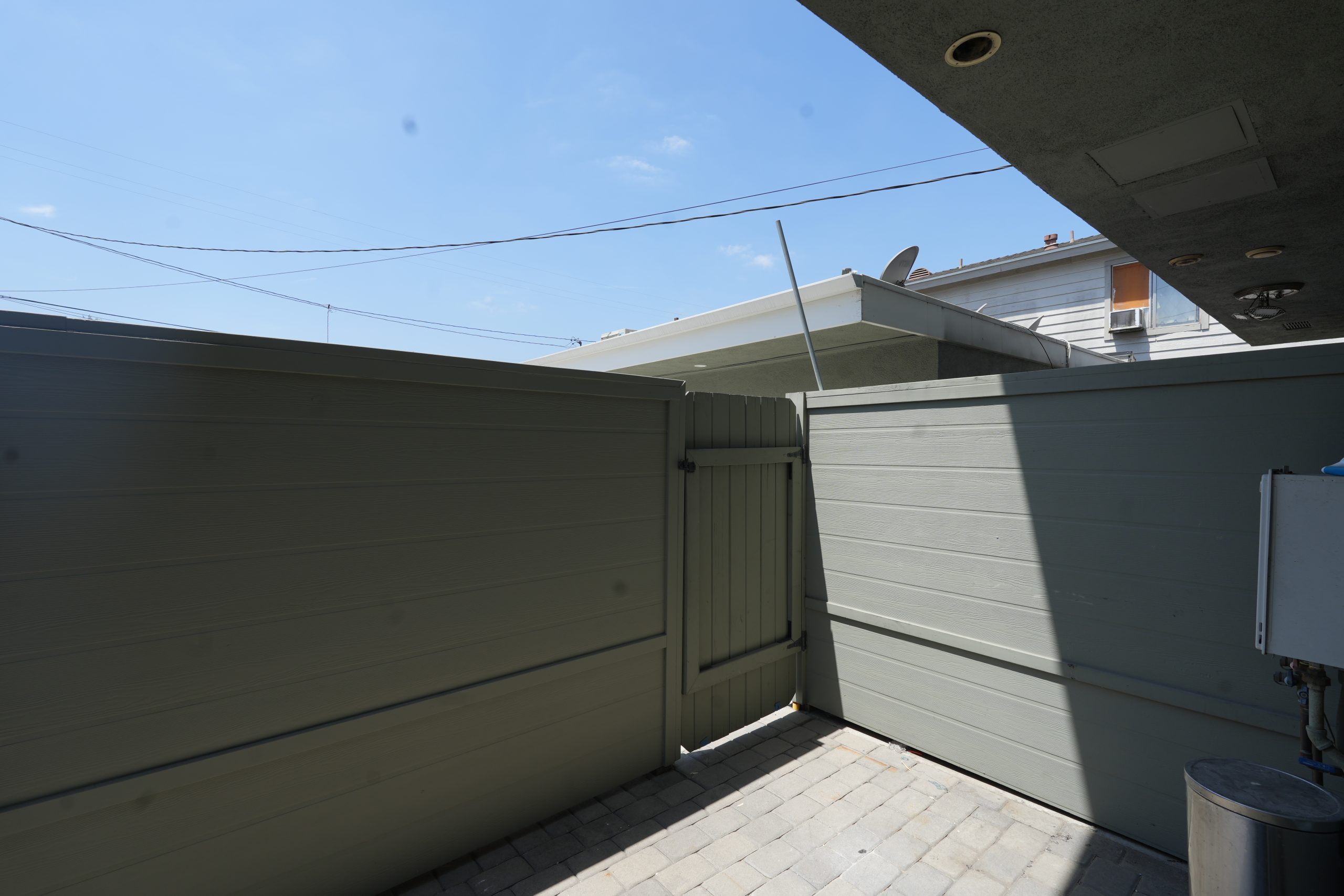 2828 EAST 70TH ST LONG BEACH, CA 90808