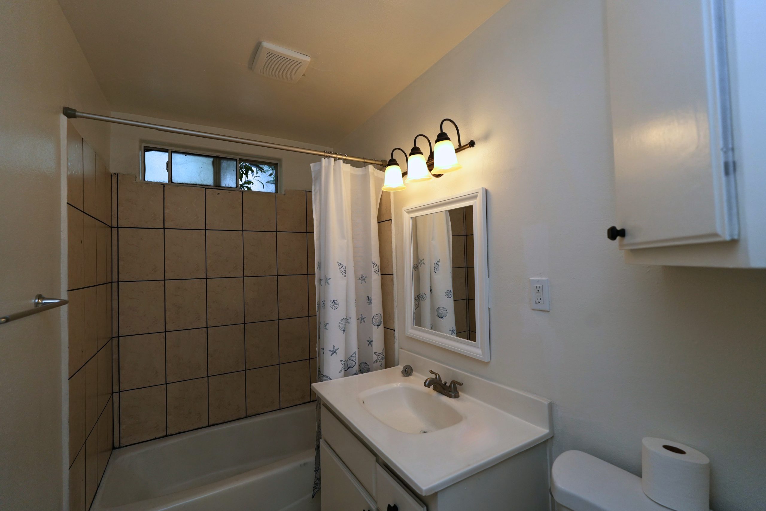 8115 3rd St #E, Downey, CA 90241