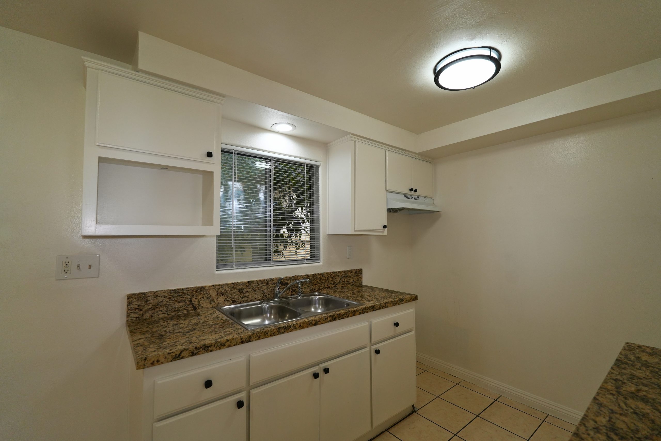 8115 3rd St #E, Downey, CA 90241